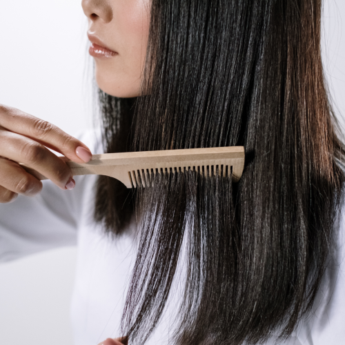Como Cuidar de Cabelo Misto: Dicas para Raízes Oleosas e Pontas Secas